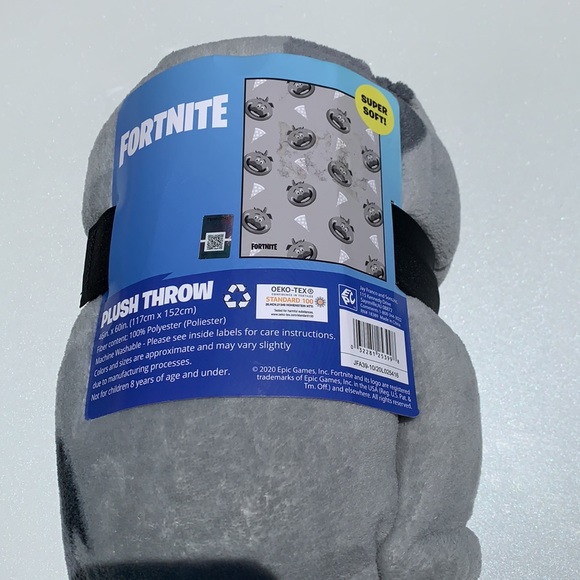 Fortnite Tomatohead Plush Throw - Picture 4 of 6